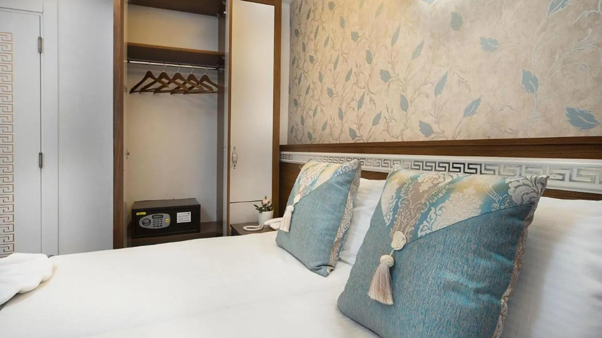 Guest house Room In Guest Room Istanbul